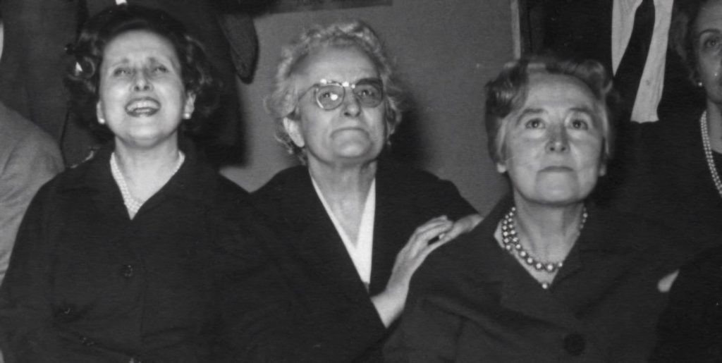 De izquierda a derecha, Carmen García del Diestro, Jimena Menéndez Pidal y Ángeles Gasset en los años 60