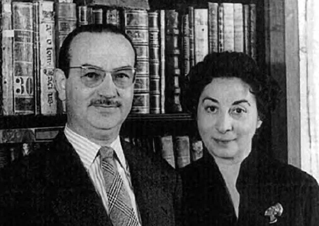 Antonio Rodríguez-Moñino y María Brey Mariño. Crédito: Gobex. Fuente: https://redhistoria.com/biografia-de-maria-brey-marino-bibliografa-y-critica-literaria/