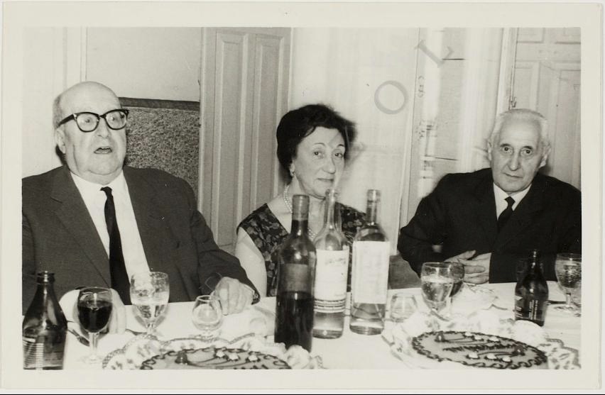 Fiesta de antiguos alumnos graduados en 1937 del Instituto de Ourense. Fuente: https://arquivo.galiciana.gal/arpadweb/es/consulta/registro.do?control=ADGD20160013436