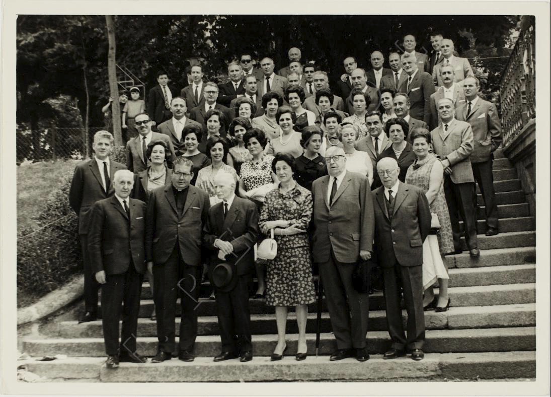 Fiesta de antiguos alumnos graduados en 1937 del Instituto de Ourense. Fuente: https://arquivo.galiciana.gal/arpadweb/es/consulta/registro.do?id=1505159