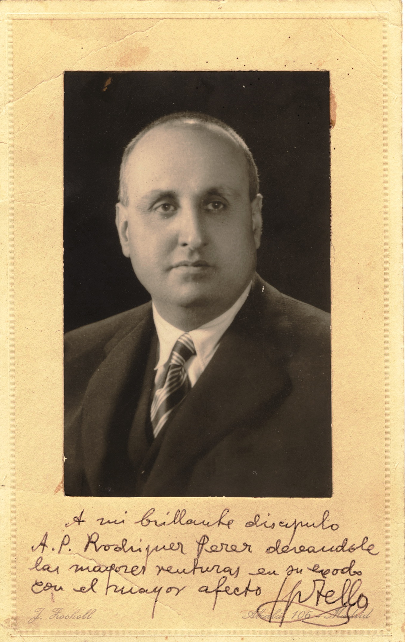 Fotografía dedicada a Rodríguez Pérez.