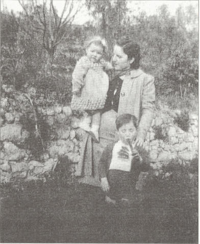 Josefina/Josefa González Aguado. Fuente: https://www.adurcal.com/enlaces/mancomunidad/guia/persohisto/historia.htm#Josefa González Aguado, una gran mujer del Valle de Lecrín